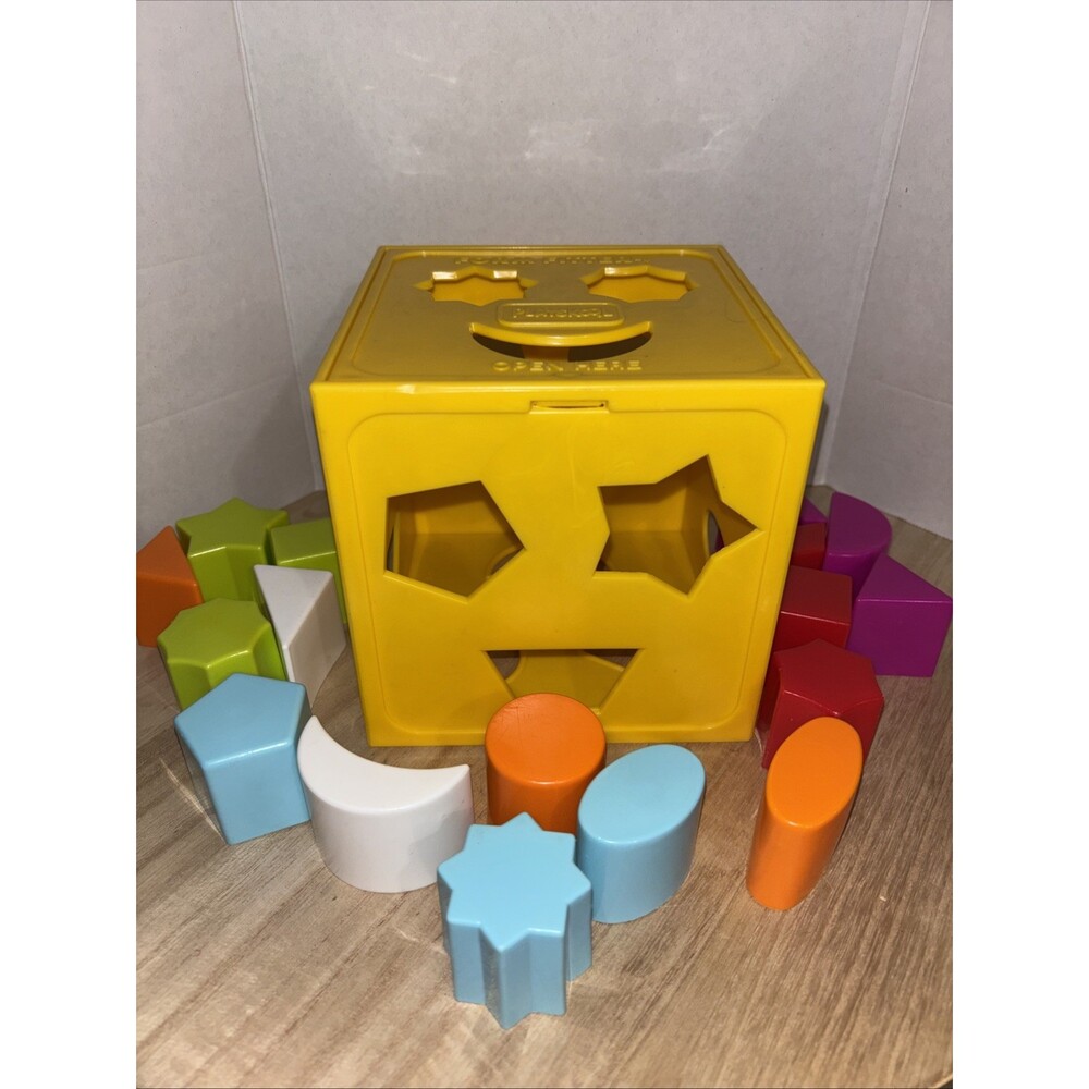 Vintage 1981 playskool Shape Sorter Form Fitter With 17 Shapes Great Clean Cond